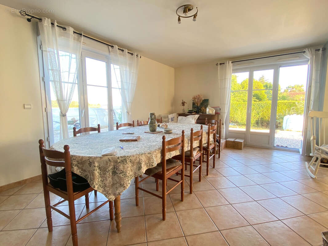 Maison à HOUDAN