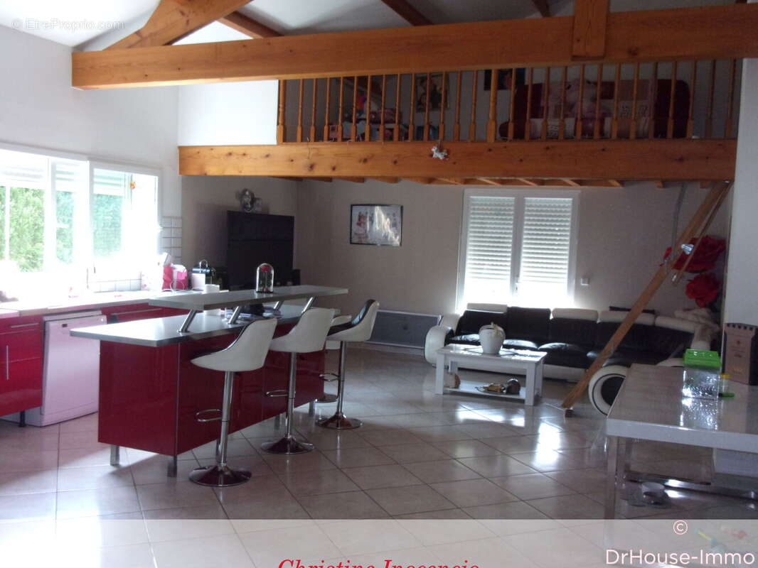 Maison 169 m² à Reignac  - photo 60