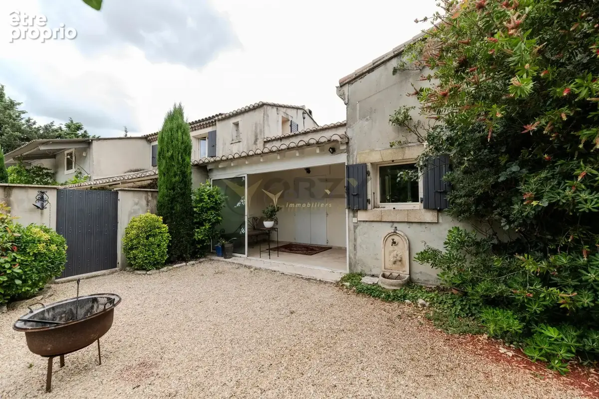 Maison 10 pièces 267 m² à vendre à Eyragues (13630) - photo 2
