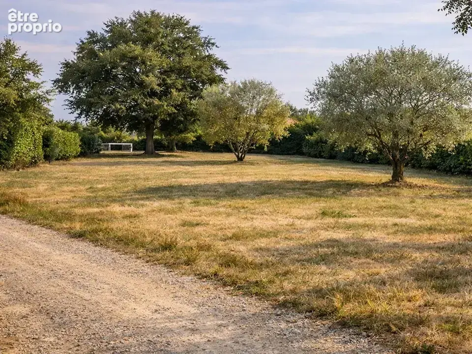 Terrain à SAINT-LAURENT-D'ARCE