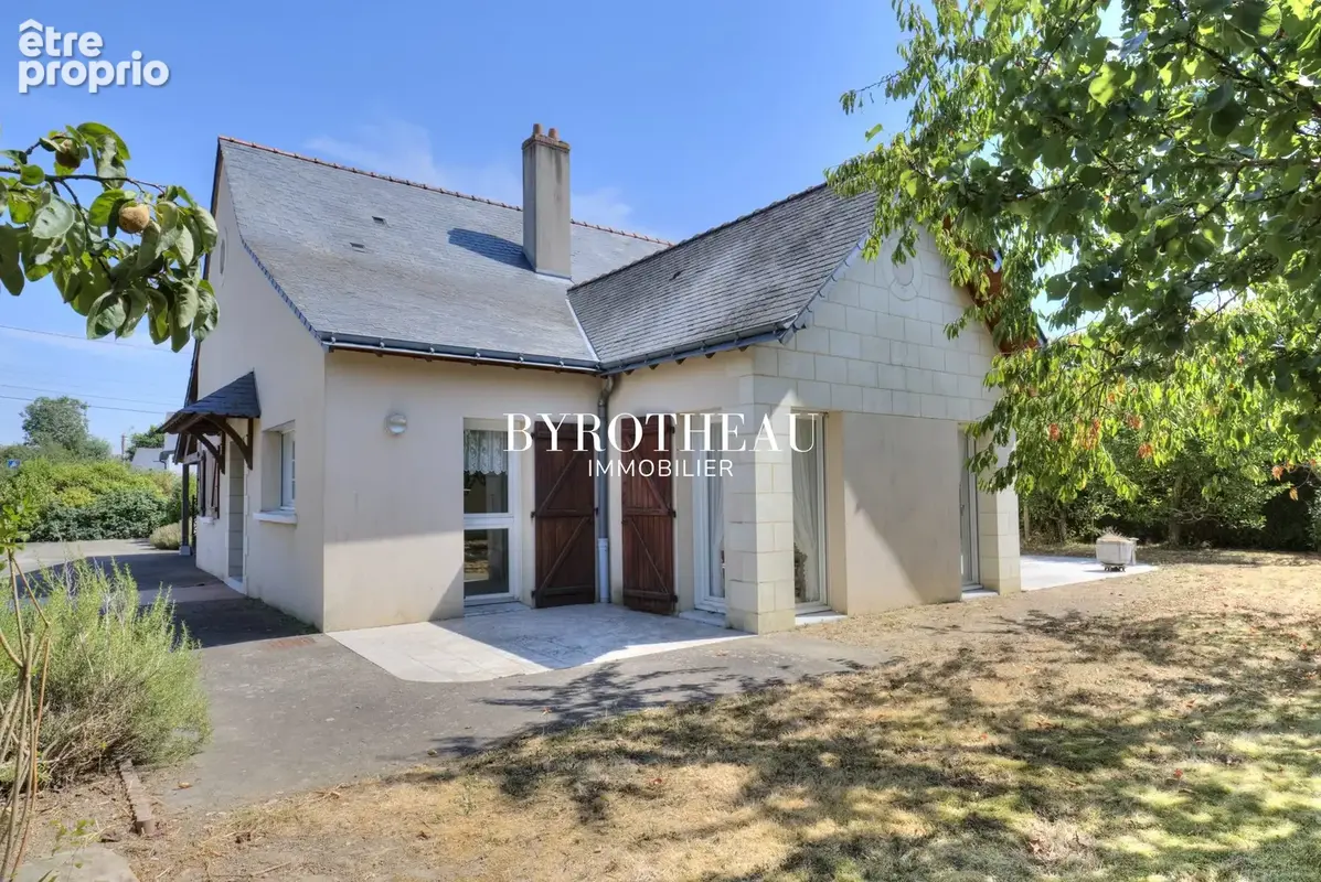Photo Maison à Montreuil-Juigne au prix de 325 000€