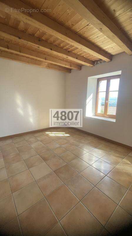 CRANVES-SALES   Ferme rénovée avec vue sur les montagnes et - photo 14
