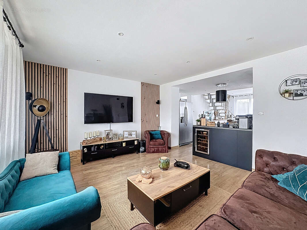 Maison à PARAY-VIEILLE-POSTE