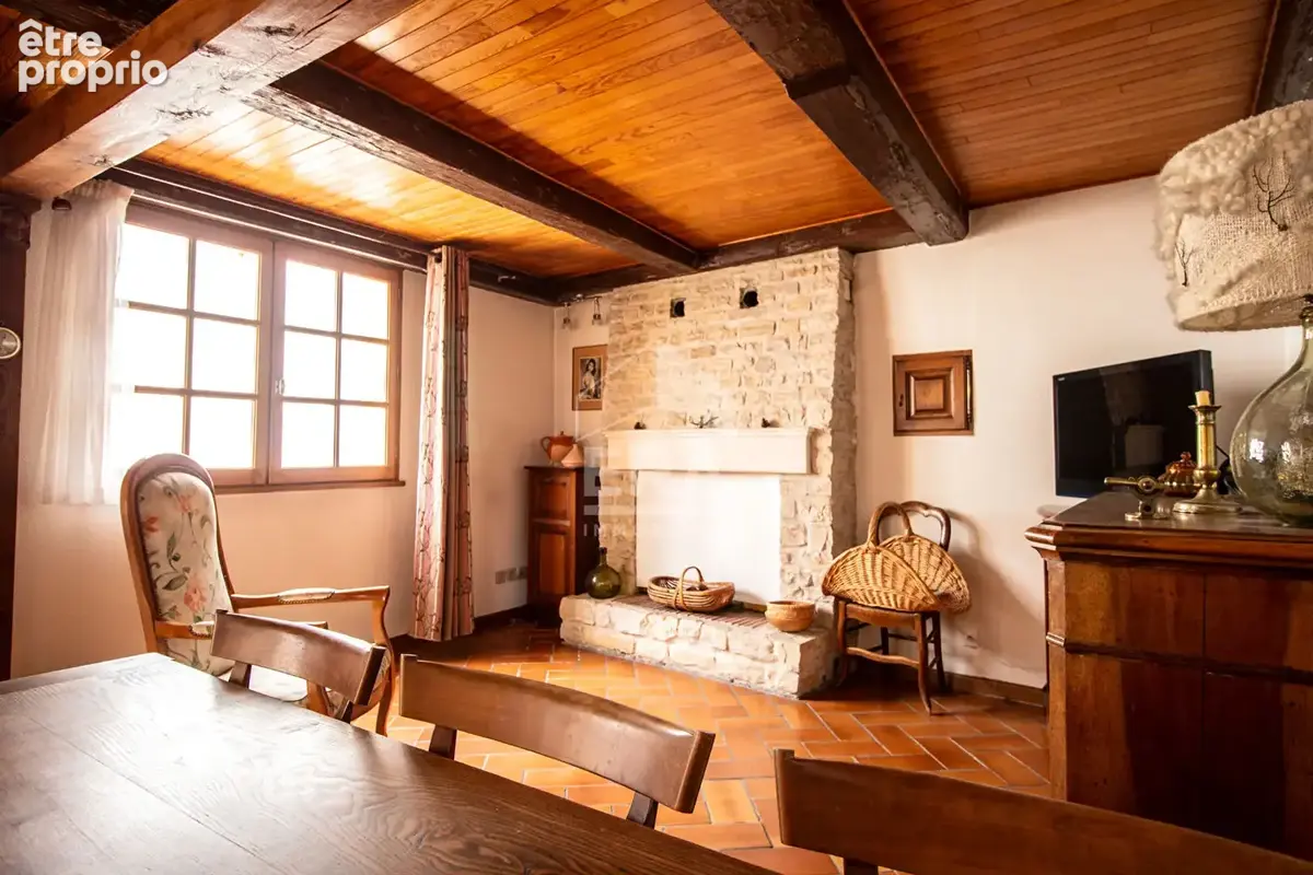 Grande maison familiale avec joli potentiel - photo 1