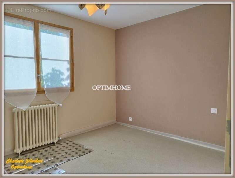 Maison à LA ROCHE-CHALAIS