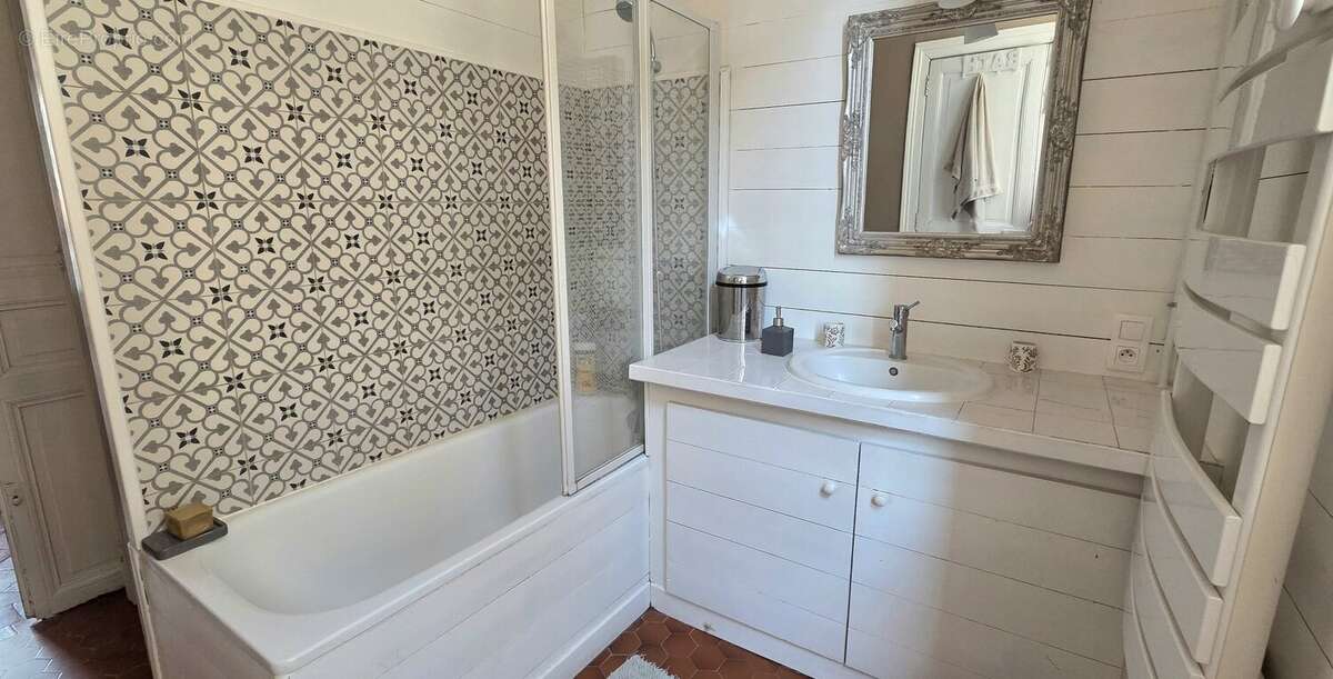 Sète  proche des quais  bel appartement de caractère de 133 m² - photo 6