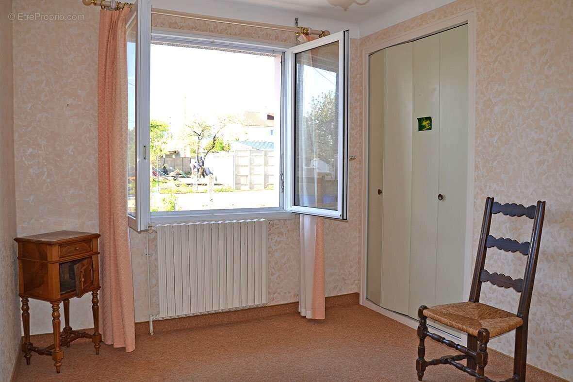 LA VARENNE Bourg / Maison 127m² + grand sous sol + jardin - photo 14