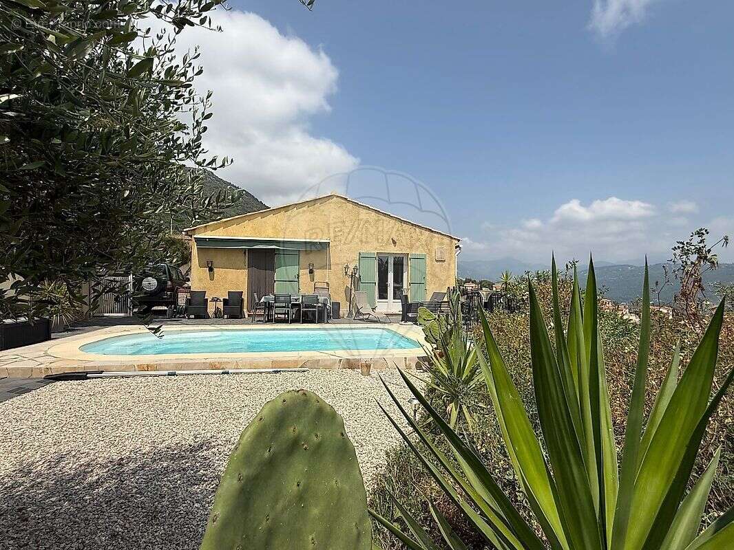 Maison à CHATEAUNEUF-VILLEVIEILLE