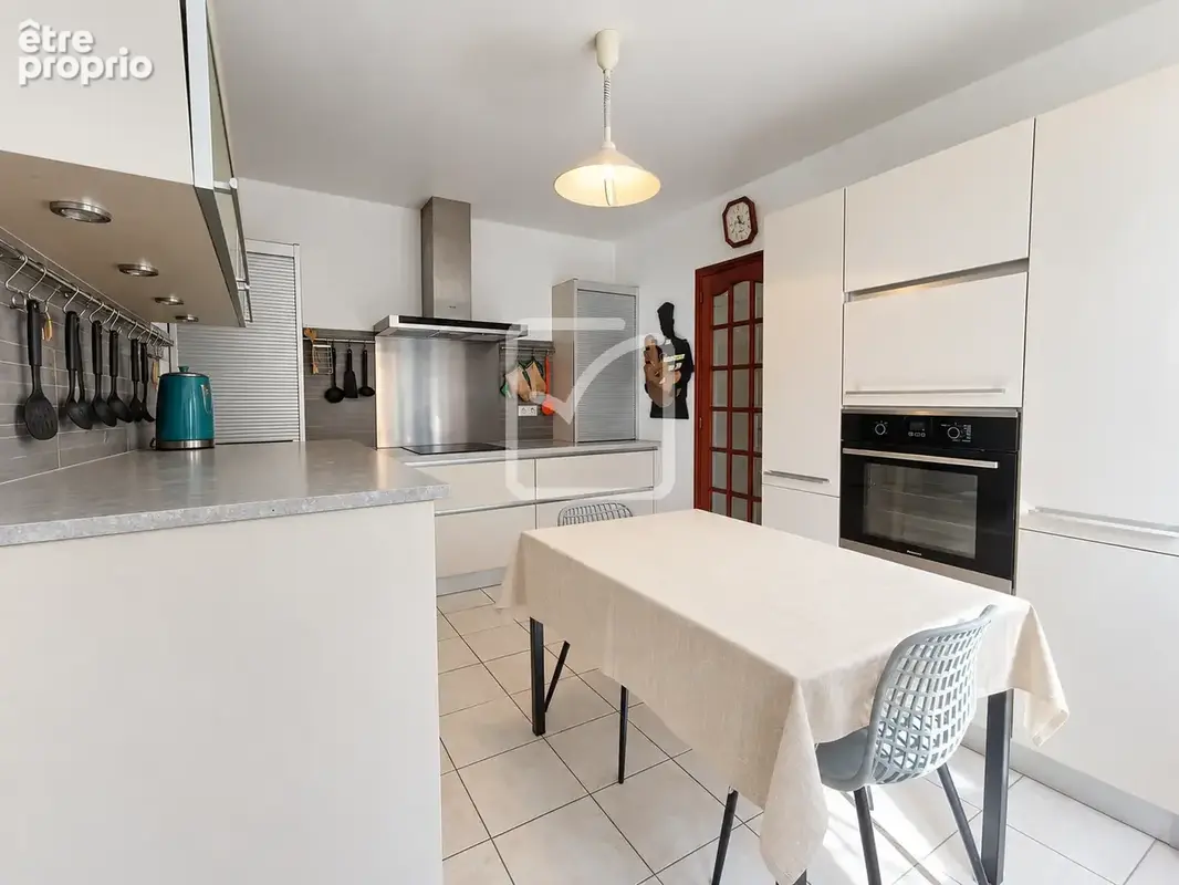 Maison de plain-pied avec 4 chambres, piscine, garage et jardin à Villeneuve-sur-Lot - photo 5