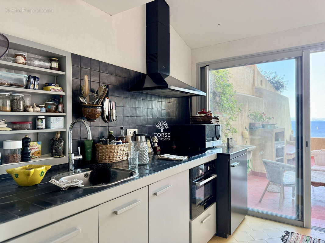 Extremement rare à la vente, duplex sur les falaises de Bonifacio - photo 4