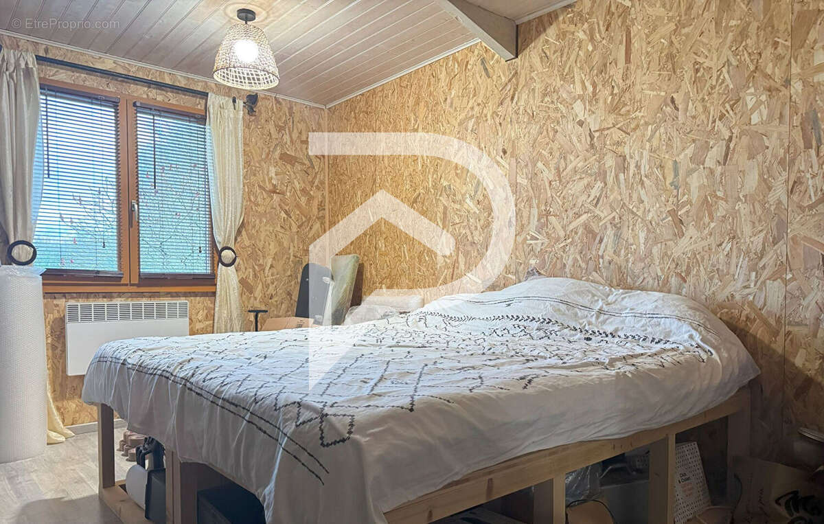 Maison à LA CHAPELLE-AUBAREIL