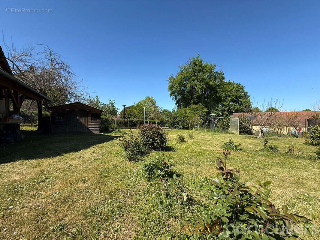Maison avec jardin clos et garage, au calme à deux pas de la forêt de Tronçais - photo 11