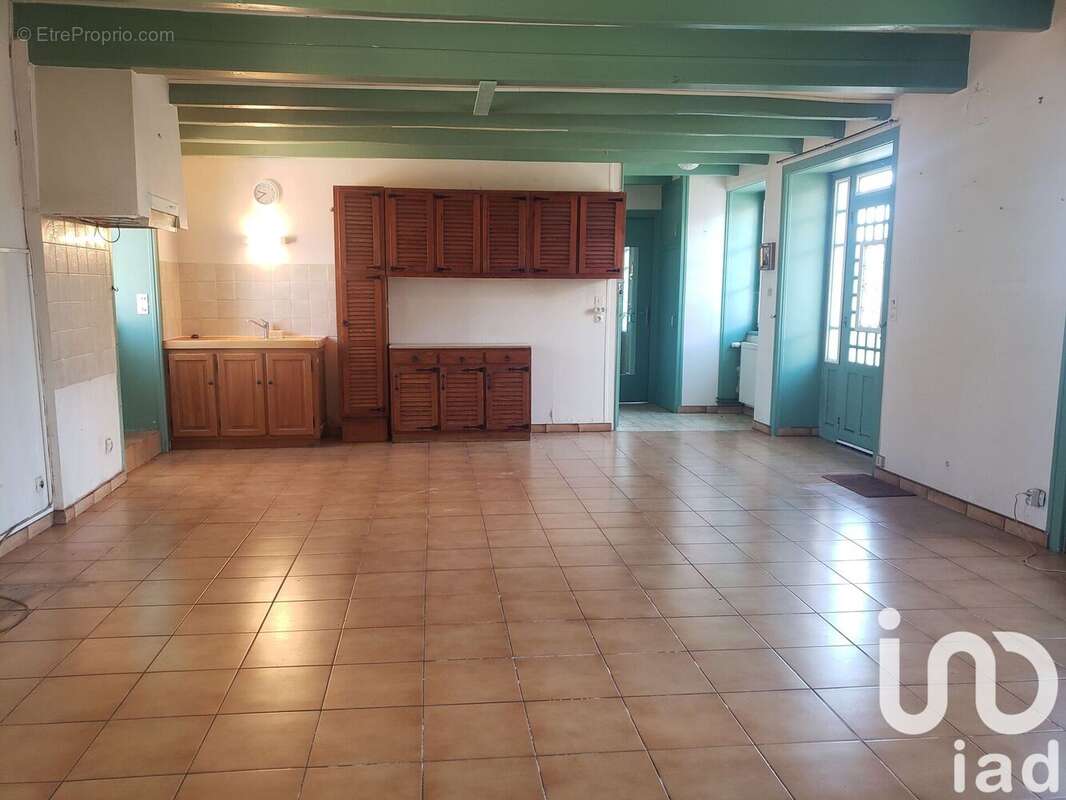 Maison 155 m² à Genouille  - photo 3
