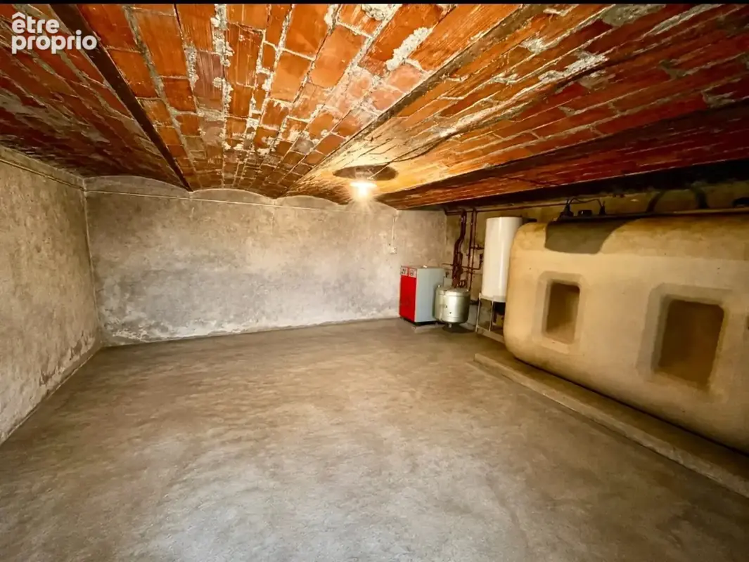 Cordelle (42) corps de ferme en pierre avec vue exceptionnel - 6.8 ha de terrain libre - dependances - photo 12