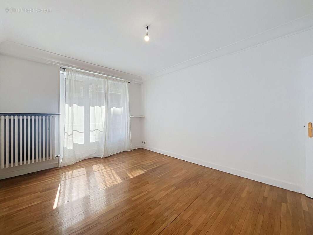 chambre 2 ouvrant sur balcon