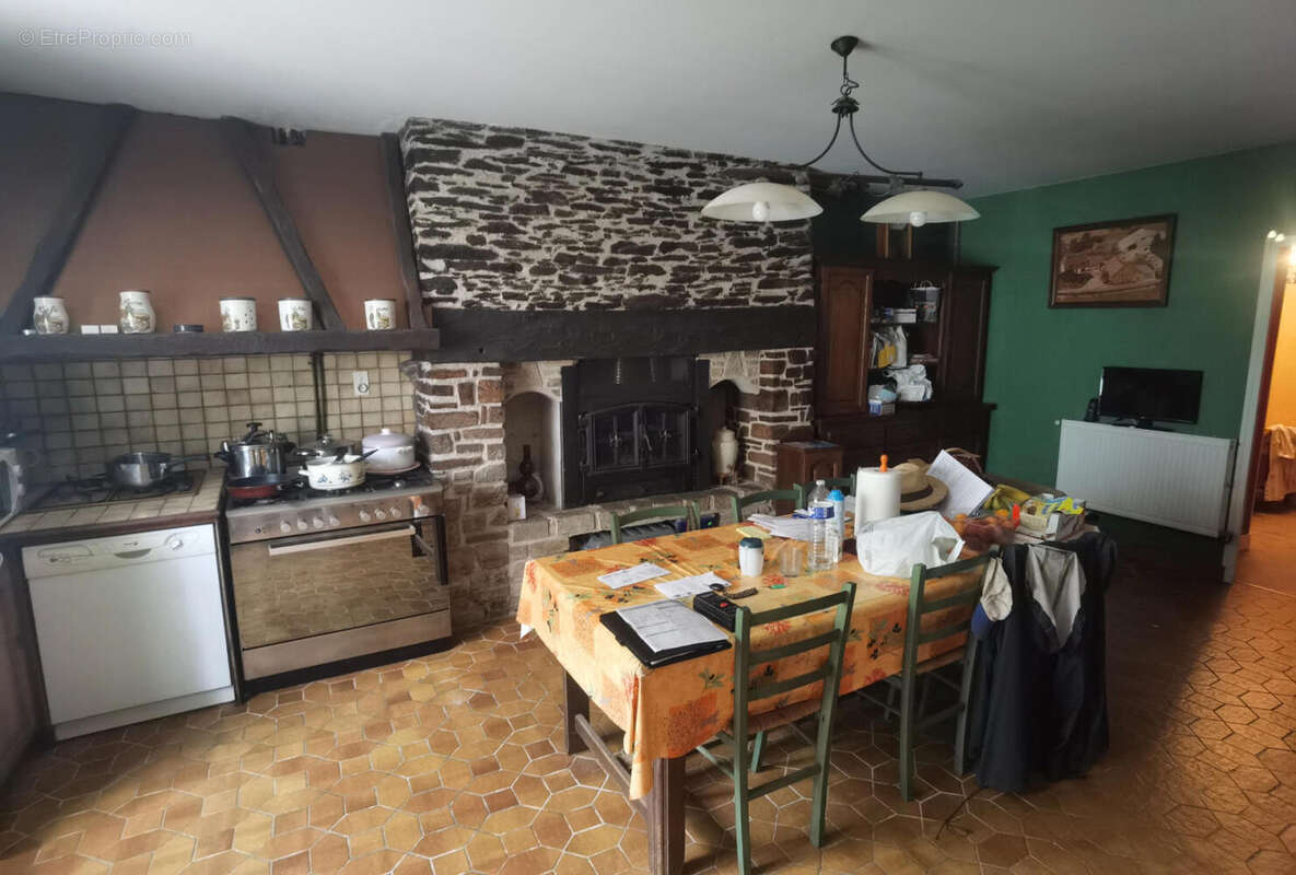 Cuisine - Commerce à JUMILHAC-LE-GRAND