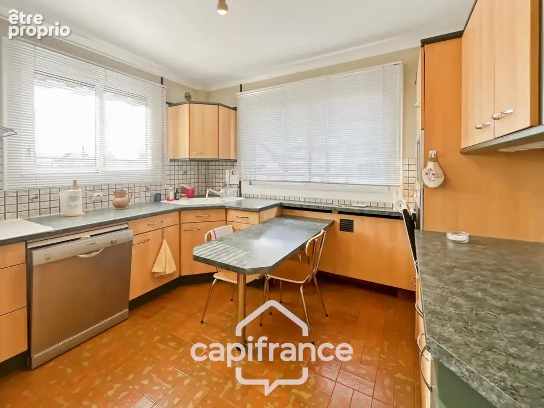 Maison familiale et polyvalente, à Ormesson-sur-Marne, au calme, 4 chambres, dépendance, 2 grands garages, terrain 496 m2 - photo 7