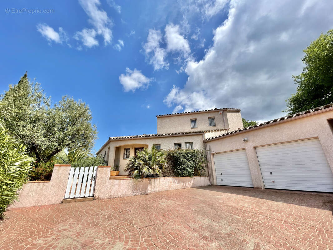 Maison à LAROQUE-DES-ALBERES