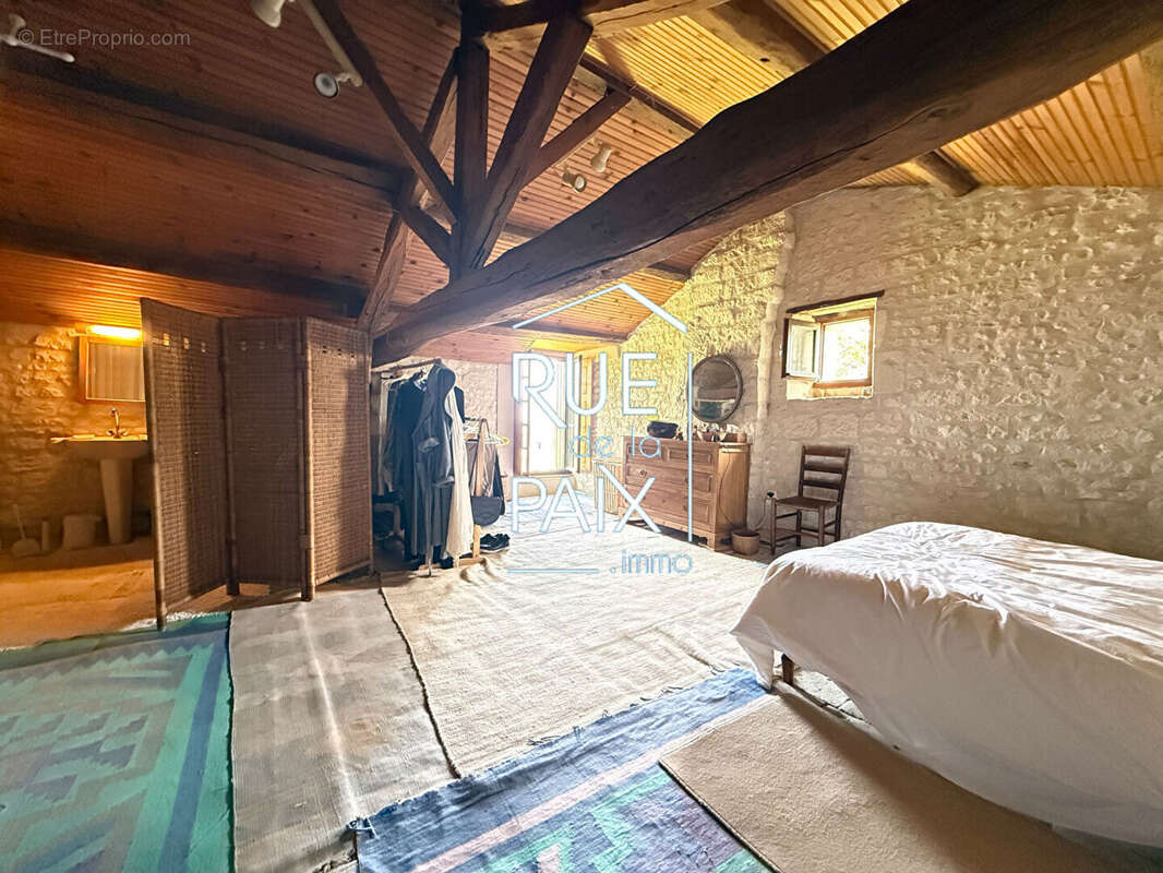 Maison à DERCE