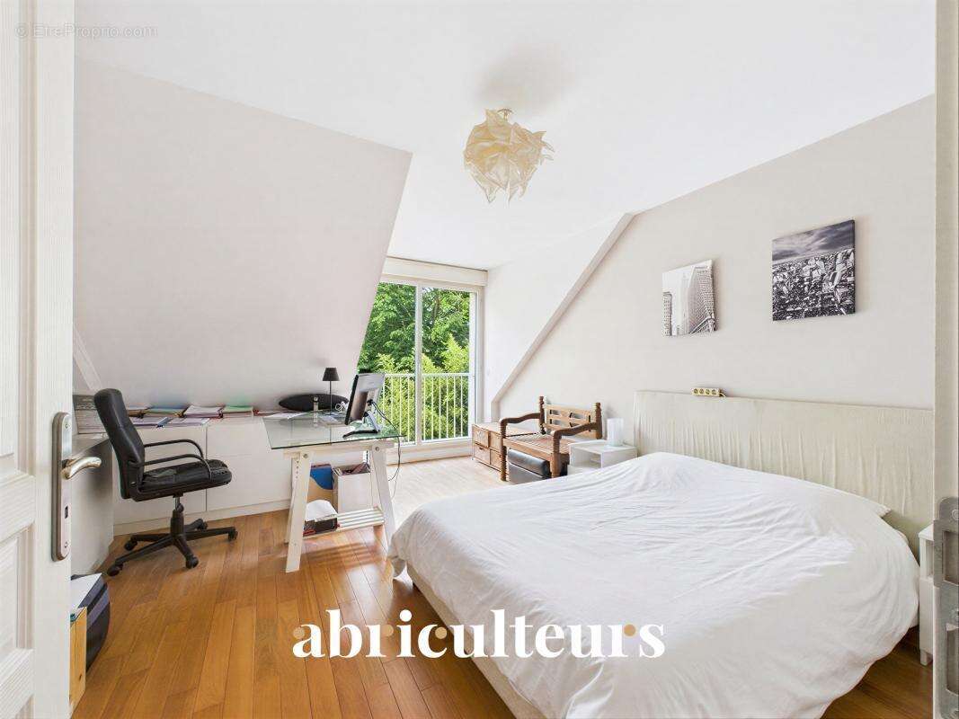 Magnifique maison contemporaine avec jardin paysager et piscine en vente à l'Étang-la-Ville (78620) - photo 15