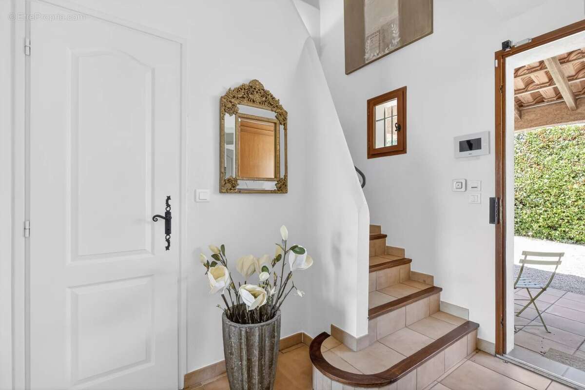 Maison à VALBONNE
