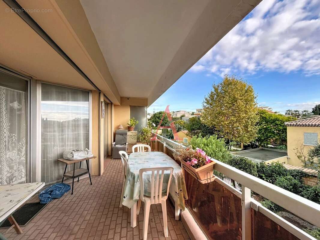 Appartement à SAINT-LAURENT-DU-VAR