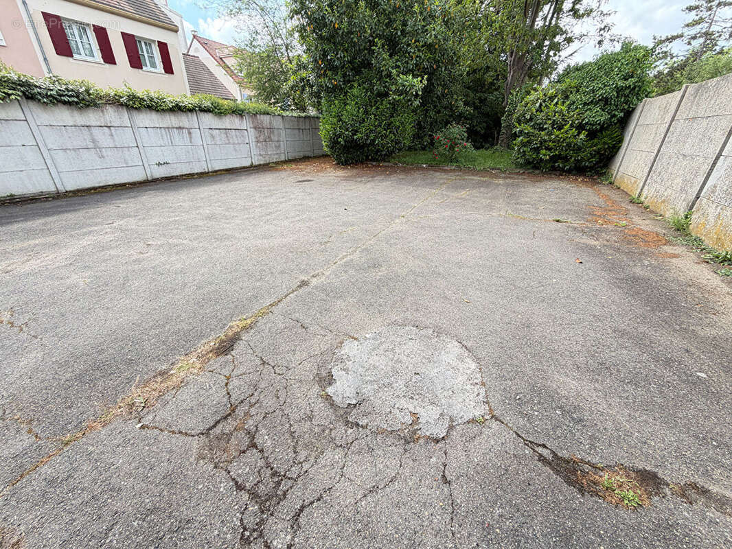 Parking à RUEIL-MALMAISON