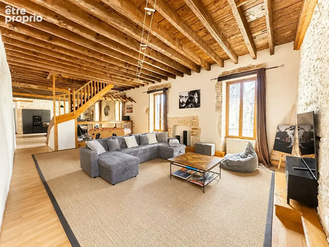 Immeuble dans village viticole : MURS d'un fonds de commerce de 104 m2 + T5 libre de 156 m2 avec 100 m2 de pièce de vie - Cave v - photo 4