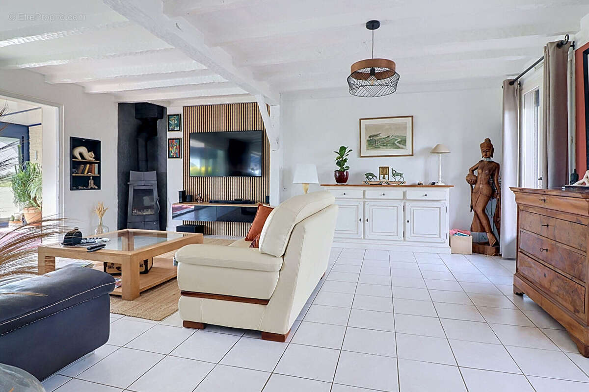 Maison avec piscine, sous-sol intégral et vue dégagée sur l'eau Esnandes 5 pièce(s) 115 m2 - photo 16
