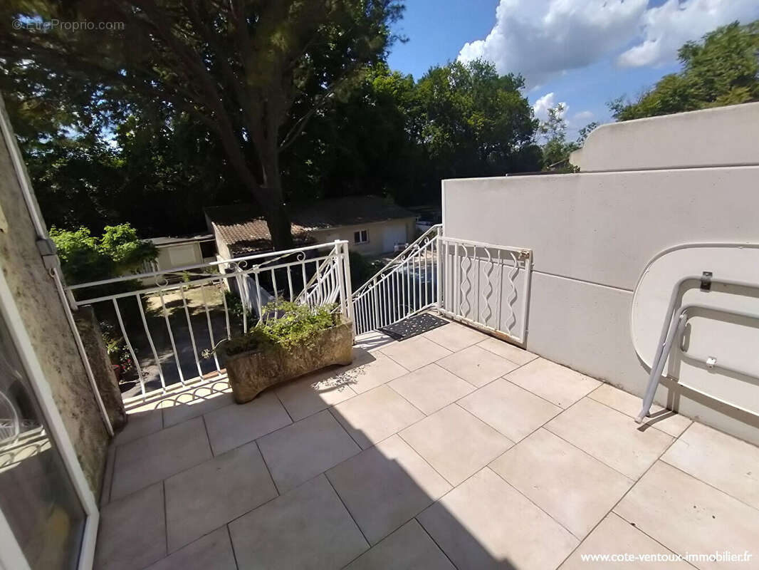 Maison de ville 80 m² + garage 60 m², terrasse et dépendances - photo 2