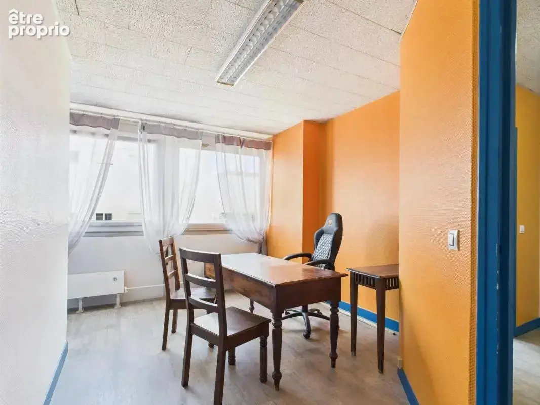 Bureaux lumineux avec vue sur jardin en vente en Centre-ville de Chartres (28000) - photo 2