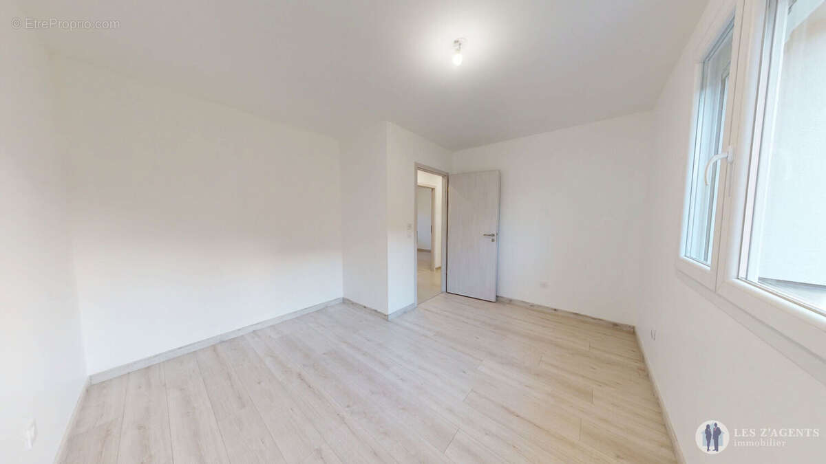 T4 récent rez-de-jardin de 100m2 - photo 13