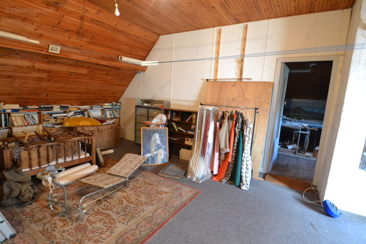 GANNAT, très belle demeure de 275 m2 habitables - photo 14