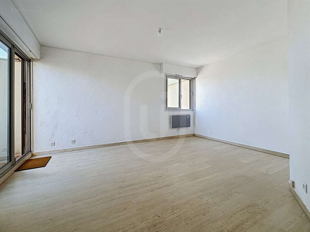 MONTPELLIER - HOPITAUX FACULTÉS - Beau Studio de 31 m² en dernier étage - photo 5
