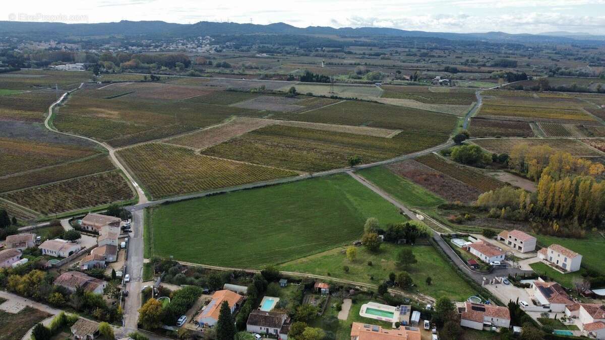 Terrain à SAINT-LAURENT-DES-ARBRES