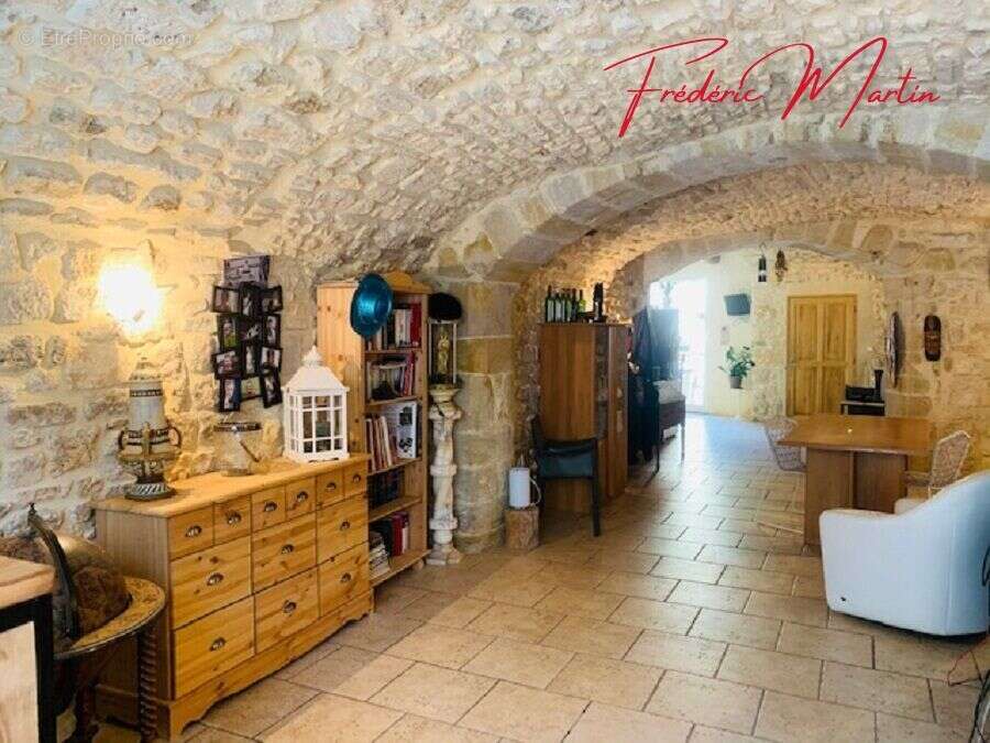 Maison 250 m² à Uzes  - photo 8