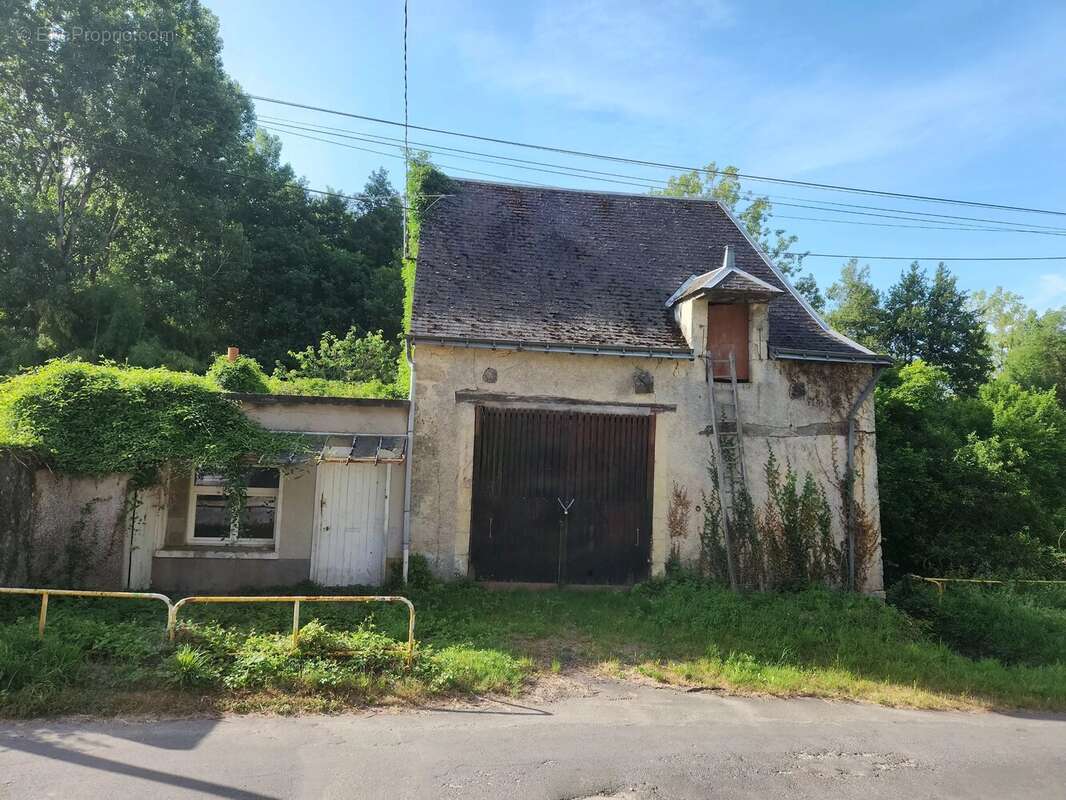 Maison à VILLAINES-LES-ROCHERS