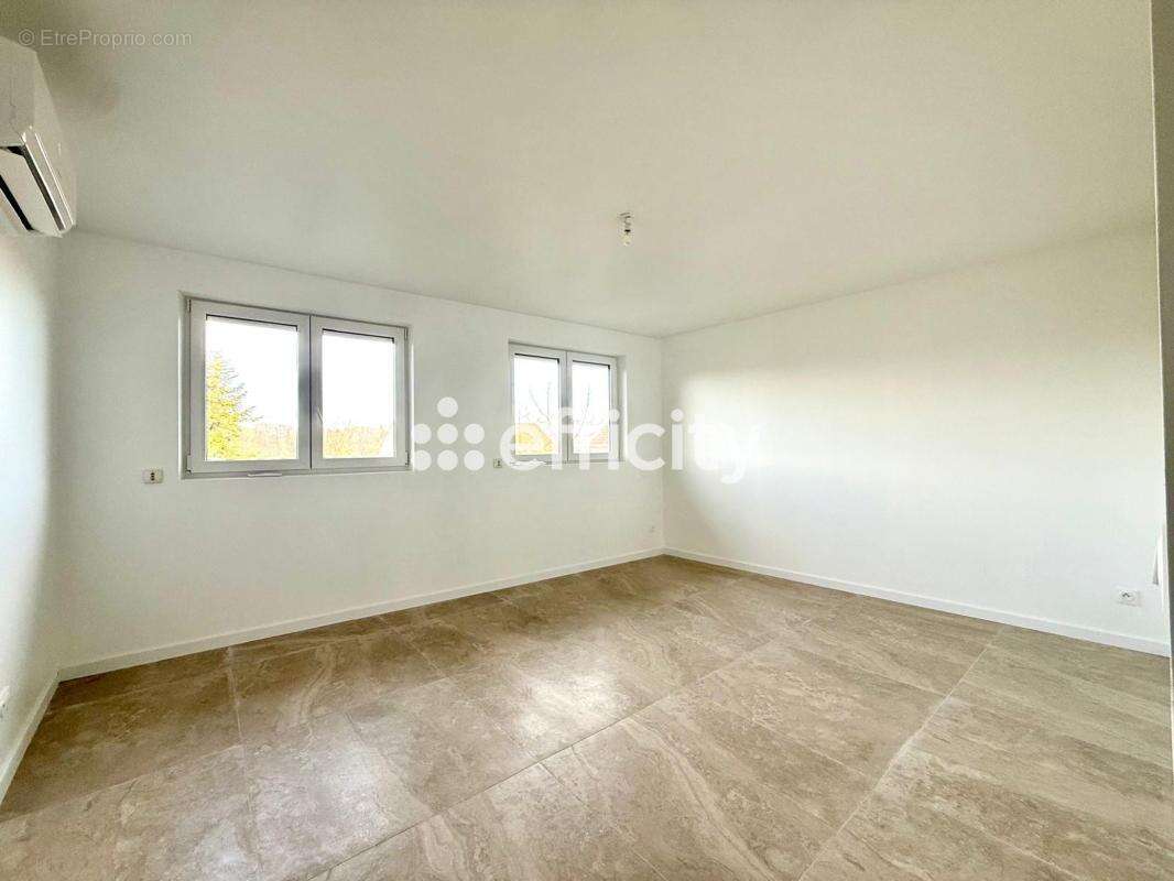 Maison à OINVILLE-SUR-MONTCIENT