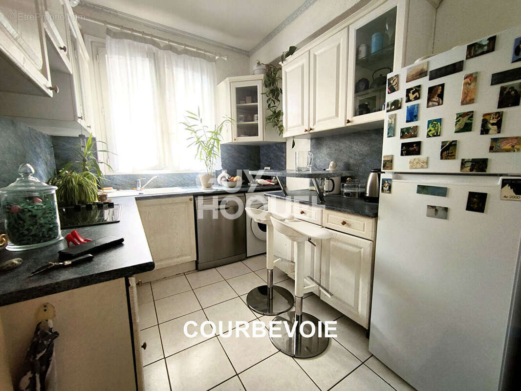 Appartement à COURBEVOIE