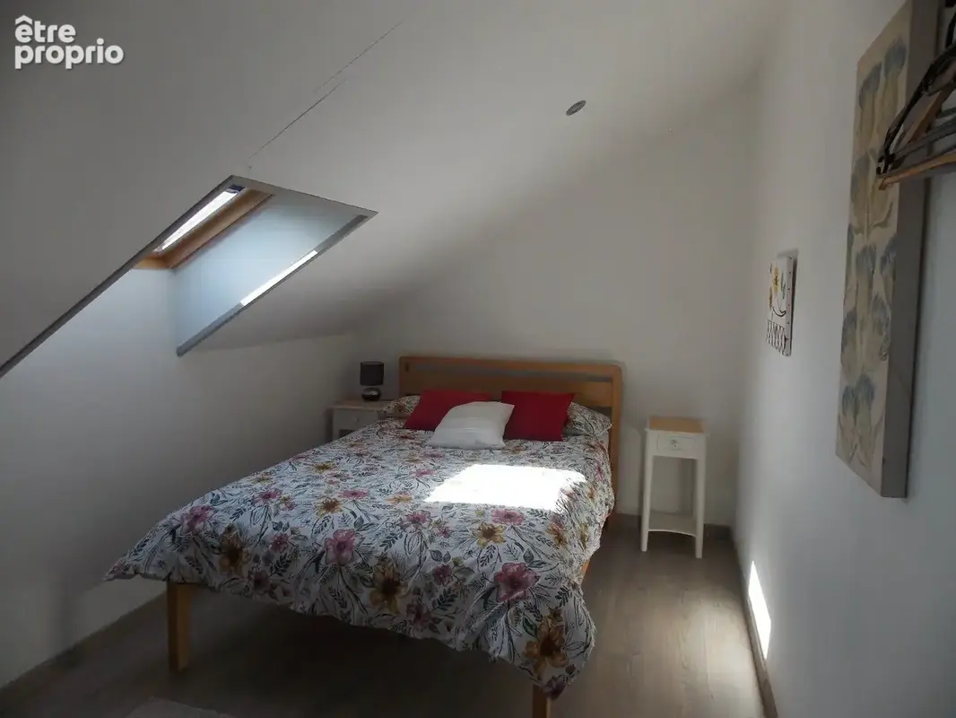 Belle maison individuelle en pierre rénovée de 6 chambres avec belle piscine et grand jardin attenant. - photo 7