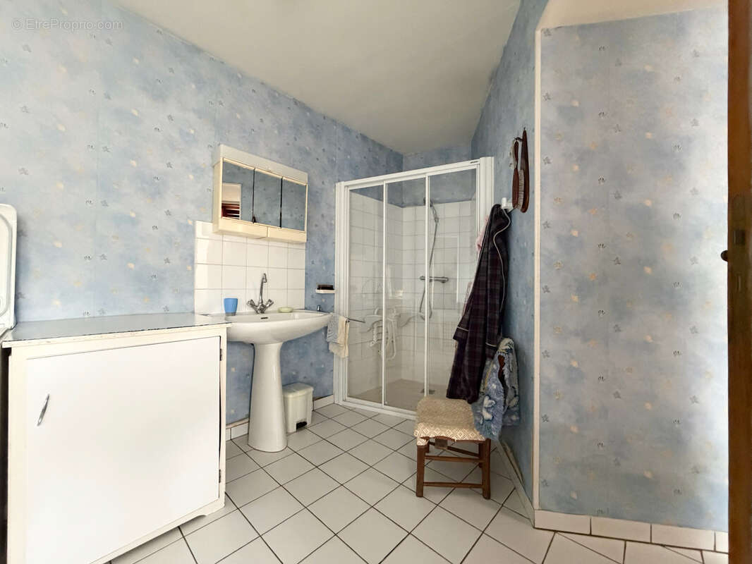 Belle propriété en pierre - Dépendances et garages - photo 11