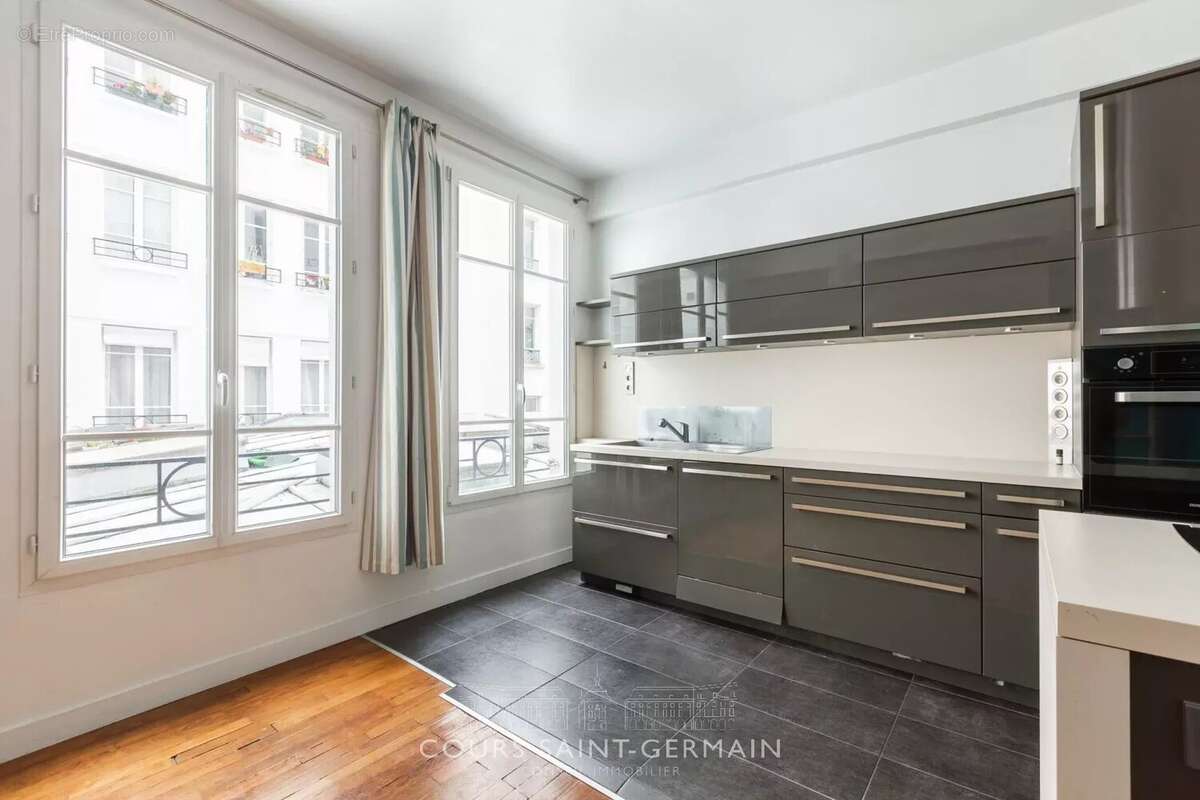 Appartement à PARIS-10E
