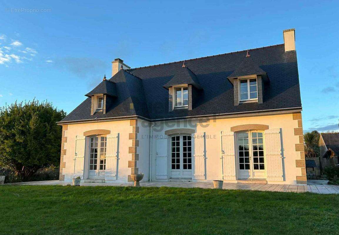 Maison à PLOUHINEC