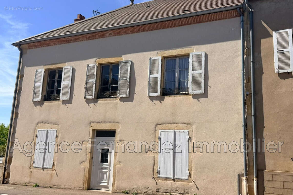 Maison à SEMUR-EN-BRIONNAIS