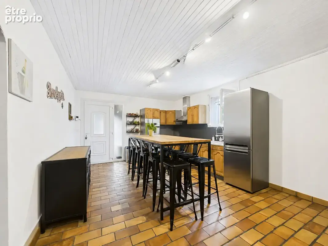 Maison familiale de 126 m2 avec 4 chambres et jardin arboré de 1 208 m² - photo 5