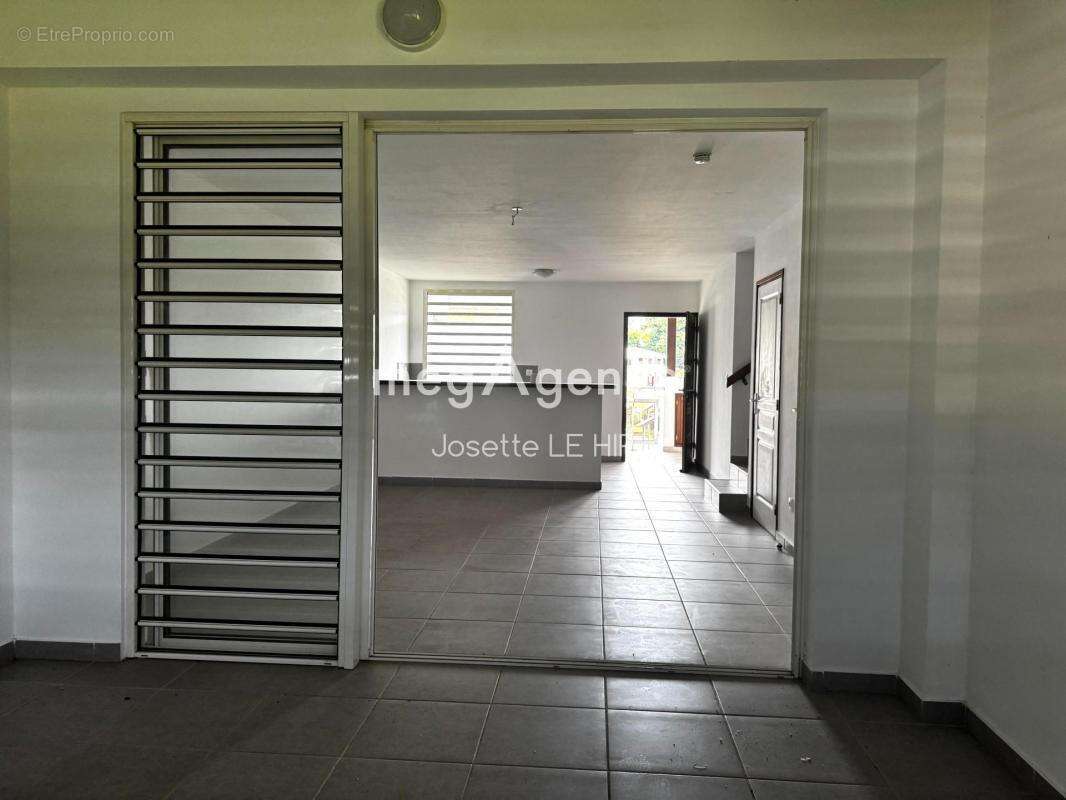 Appartement à REMIRE-MONTJOLY