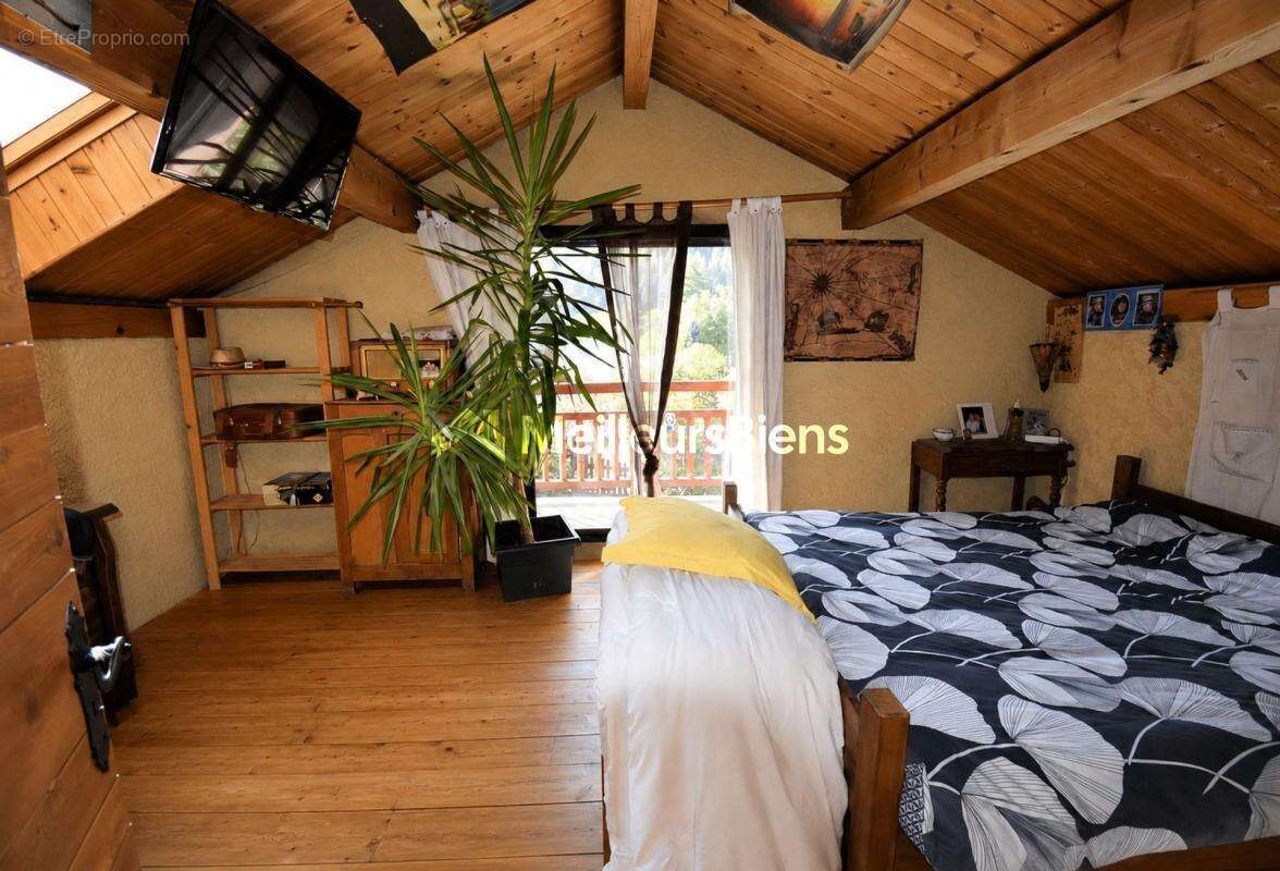 Chalet familial à Val-des-Prés, terrasse, balcon et jardin de 1405 m² - photo 10