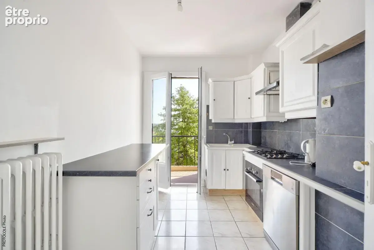 Appart T3 traversant 59 m², deux terrasses, cave et parking - photo 7