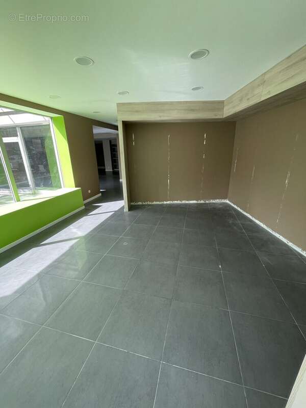 Commerce 148 m² à Rueil-Malmaison  - photo 9