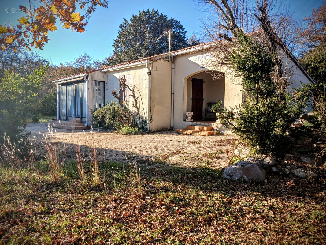 Charmante Villa de Plain-Pied avec Terrain Piscinable et Garage sur les hauteurs de Saint-Alban-Auriolles - photo 16